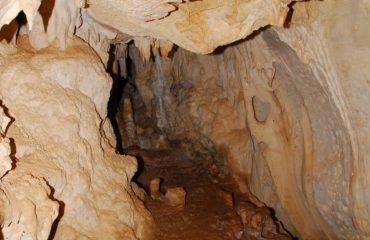 Grottes le long de le Manambolo
